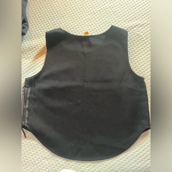 Anthropologie Size 6 Cropped Top with side zip details - Picture 2 of 4